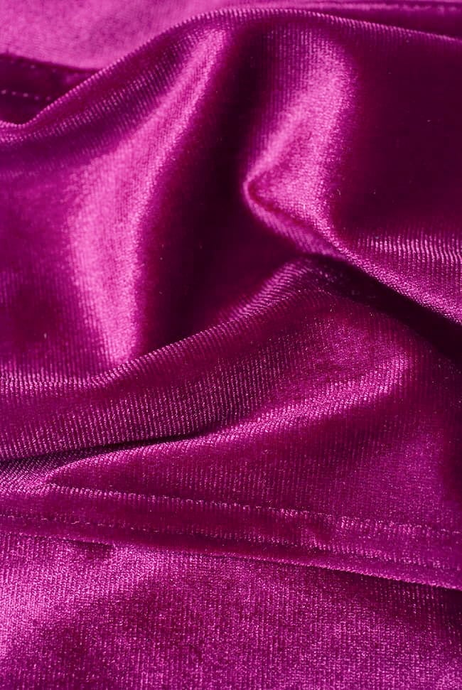 ベルベットのストレッチチョリ - 赤紫 4 - ベルベット素材なので、光のあたり方によって光沢の変化があり美しいです。