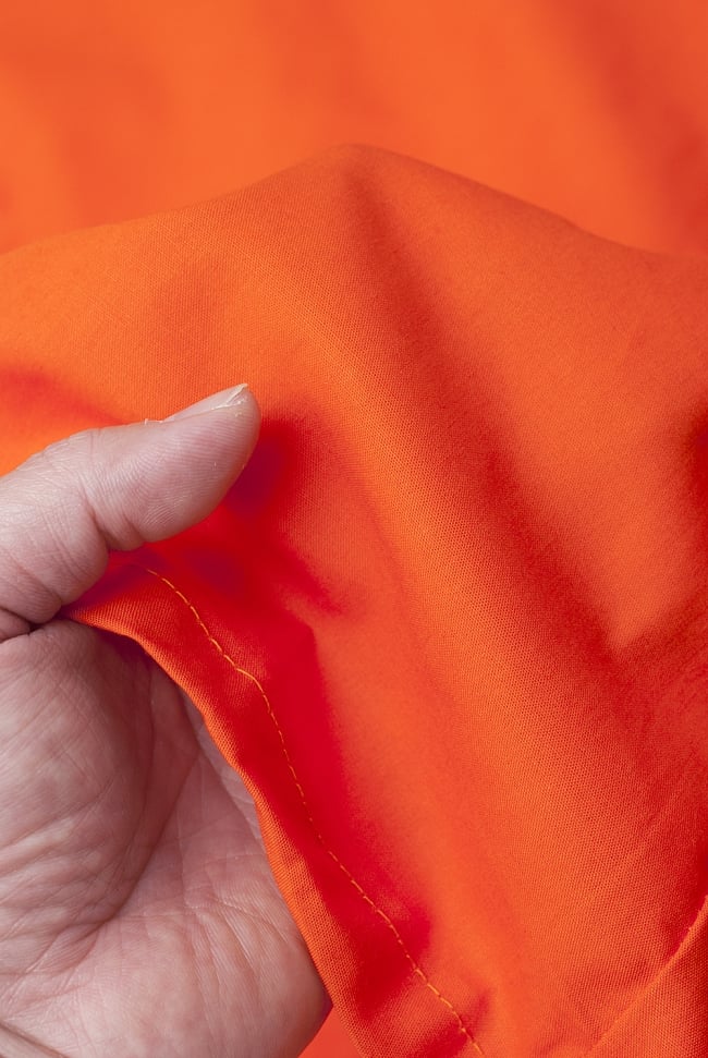 サリーの下に着るペチコート - オレンジ 3 - 透け感のない生地なので安心ですね。