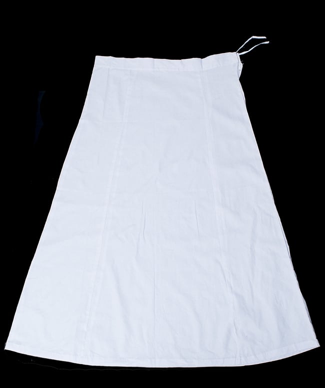 サリーの下に着るペチコート - ホワイトの写真1枚目です。シンプルなデザインで持ってると便利なペチコートです。ペチコート,サリー,インナー,下着,コットン