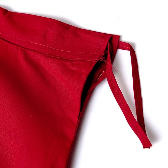 サリーの下に着るペチコート - 濃赤 4 - ウエストは紐で絞るタイプになります。