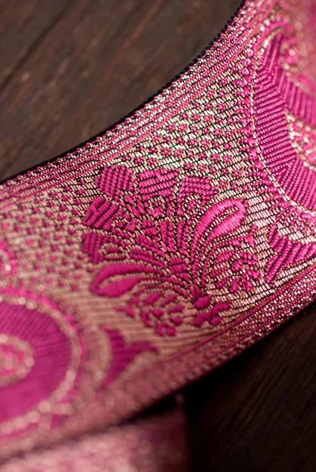 ペイズリー柄のチロリアンテープ (メーター売り・太幅 約5cm)の商品写真 3枚目 別の場所をみてみました。