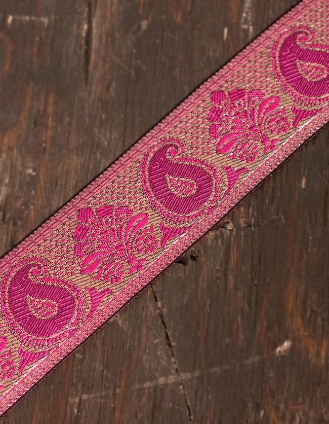 ペイズリー柄のチロリアンテープ (メーター売り・太幅 約5cm)の商品写真 5枚目 少し離れて見てみました。