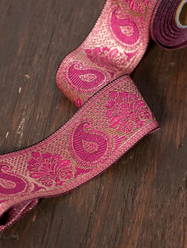ペイズリー柄のチロリアンテープ (メーター売り・太幅 約5cm)の商品写真 1枚目 インドではサリーの飾り付けなどに使われています。細かなところまで美しいチロリアンテープです。
