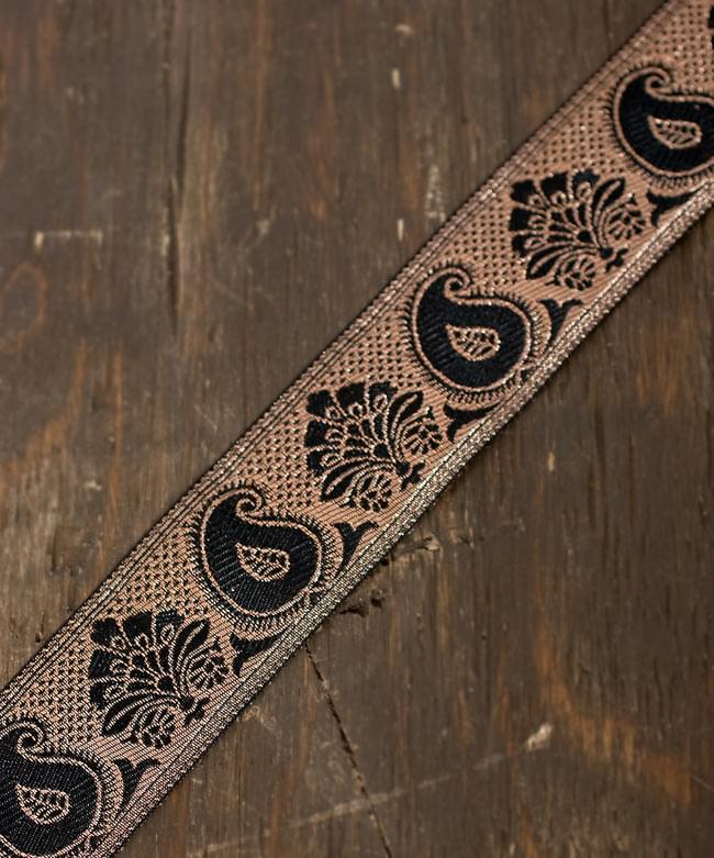 ペイズリー柄のチロリアンテープ(メーター売り・太幅 約5cm) 5 - 少し離れて見てみました。