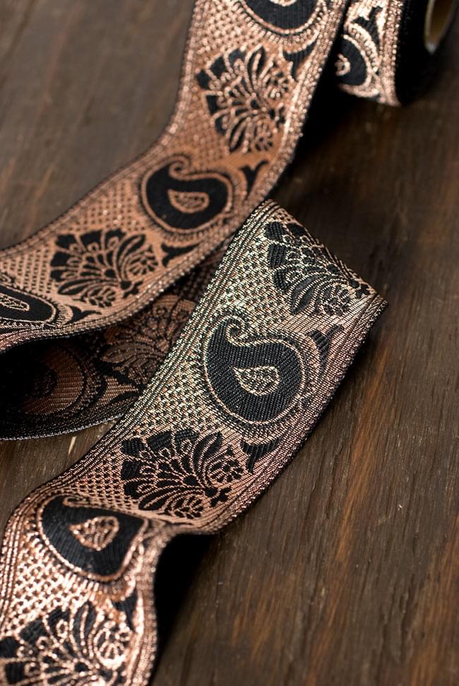 ペイズリー柄のチロリアンテープ(メーター売り・太幅 約5cm)の写真