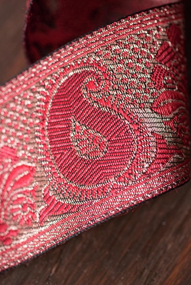 ペイズリー柄のチロリアンテープ - 9mロール売り(太幅 約5cm)の商品写真 2枚目 ペイズリーの模様をあしらった美しいチロリアンテープです。