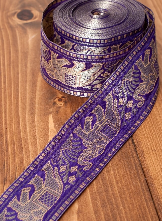 象のチロリアンテープ-メーター売り-太幅 約5cm【紫】の写真1枚目です。テープはロールに巻かれていますチロリアンテープ,ボーダー,サリーボーダー,手芸,チロルテープ
