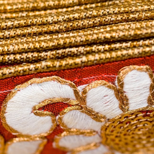 金糸刺繍花柄チロリアンテープ (メーター売り・太幅 約8cm) -  レッド 3 - サイドもしっかりしていて高級感があります。