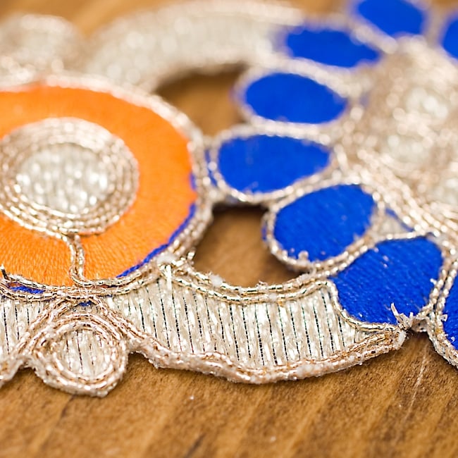 金糸刺繍チロリアンテープ (メーター売り・幅 約5cm) - ブルー・オレンジ 3 - 柄に沿って布が切り取られていてとても可愛いです！！