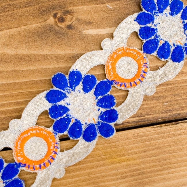 金糸刺繍チロリアンテープ (メーター売り・幅 約5cm) - ブルー・オレンジ 5 - 裏面はこの様になっています。リバーシブルではありません。※色違い商品です