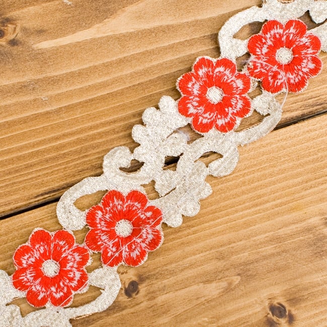 金糸刺繍チロリアンテープ (メーター売り・幅 約5cm) - レッド 5 - 裏面はこの様になっています。リバーシブルではありません。※色違い商品です