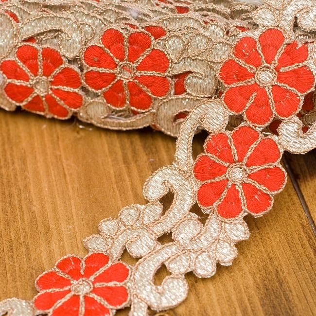 金糸刺繍チロリアンテープ (メーター売り・幅 約5cm) - レッドの写真チロリアンテープ、手芸、ボーダー、メーター売,チロルテープ