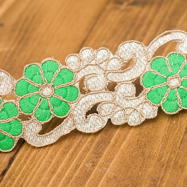 金糸刺繍チロリアンテープ (メーター売り・幅 約5cm) - グリーン 3 - 柄に沿って布が切り取られていてとても可愛いです！！