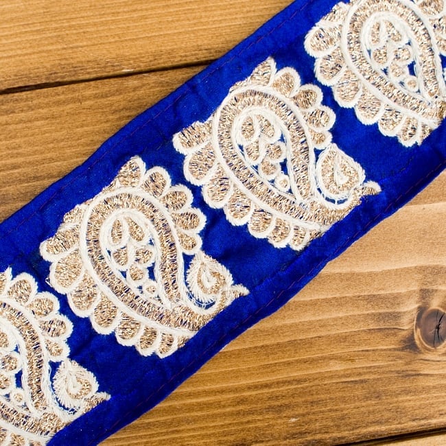 金糸ペイズリー柄チロリアンテープ(メーター売り・幅約8cm) - ターコイズグリーンの商品写真 5枚目 裏面はこの様になっています。リバーシブルではありません。※色違い商品です