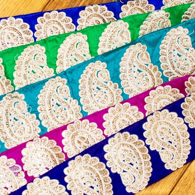 金糸ペイズリー柄チロリアンテープ(メーター売り・幅約8cm) - ターコイズグリーンの商品写真 6枚目 色々なカラーバリエーションを揃えてみるのも楽しいですね!