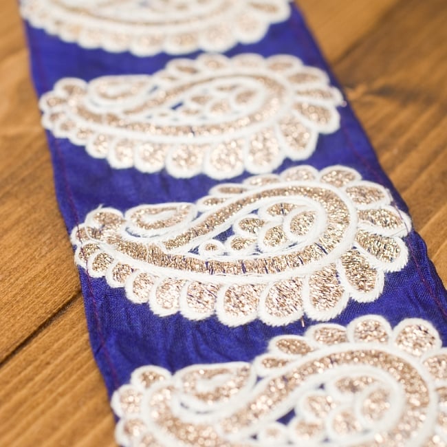 金糸ペイズリー柄チロリアンテープ(メーター売り・幅約8cm) - ネイビー 3 - 光沢感のある布に金糸が美しく映えます!