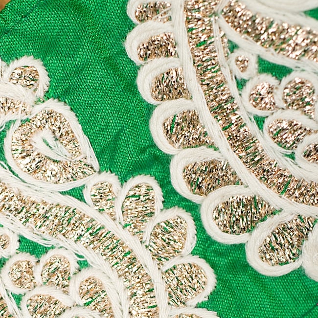 金糸ペイズリー柄チロリアンテープ（メーター売り・幅約8cm） - グリーン 3 - 光沢感のある布に金糸が美しく映えます！