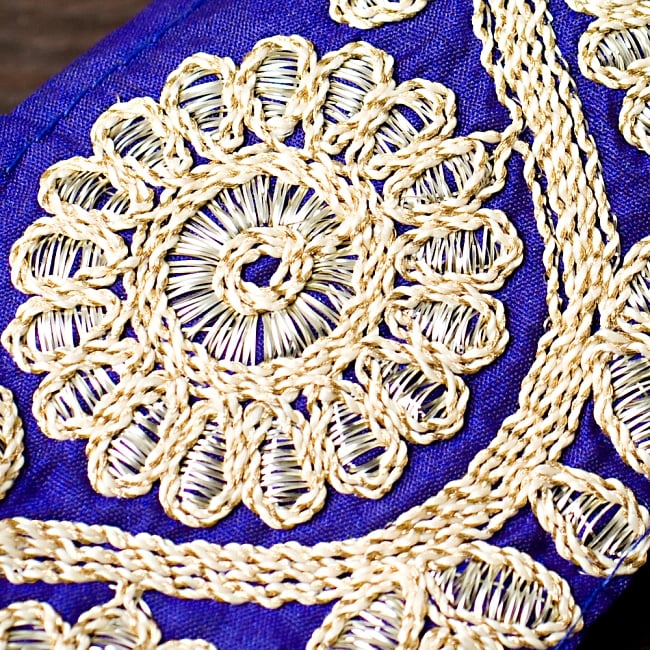 金糸花草柄チロリアンテープ (メーター売り・幅 約8cm) - 紫 2 - アップにしてみました！豪華な金糸刺繍がとても上品です＾＾