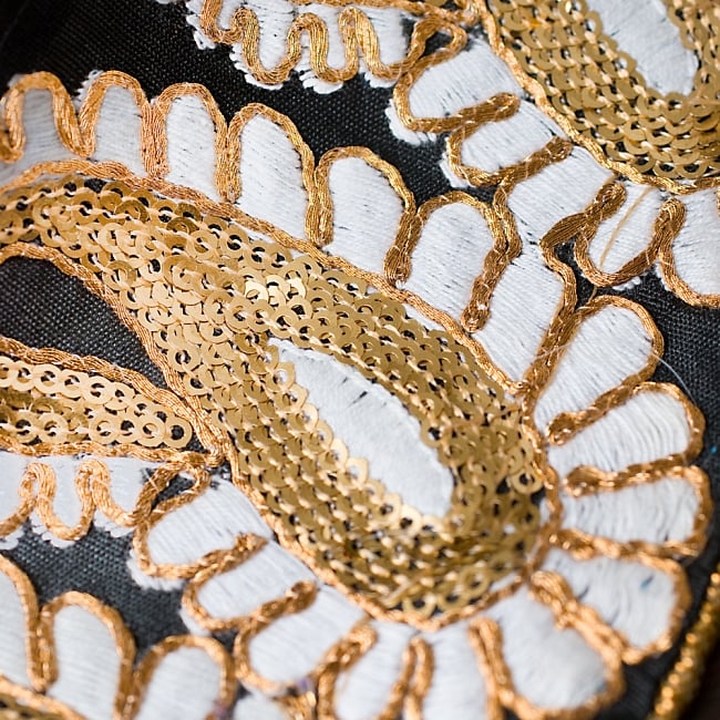 金糸ペイズリー柄チロリアンテープ（メーター売り・幅約8cm）- ブラック 3 - 少し光沢感のある布に金糸が美しく映えます！