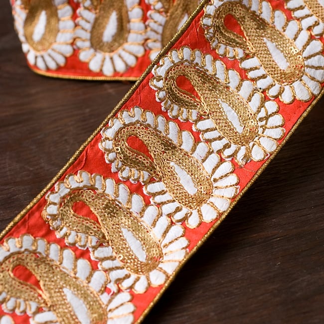 金糸ペイズリー柄チロリアンテープ（メーター売り・幅約8cm）- レッドの写真チロリアンテープ、手芸、ボーダー、メーター売,チロルテープ