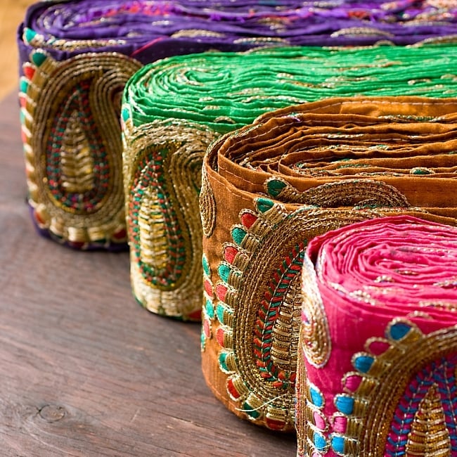 金糸ペイズリー柄チロリアンテープ(メーター売り・幅約10cm)  ピンクの商品写真 6枚目 色々なカラーバリエーションを揃えてみるのも楽しいですね!