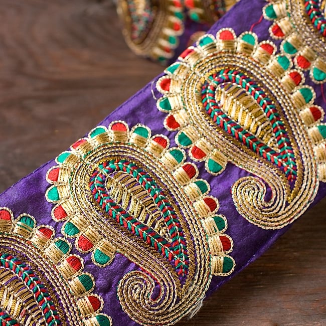 金糸ペイズリー柄チロリアンテープ(メーター売り・幅約10cm)- パープルの写真