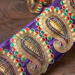 金糸ペイズリー柄チロリアンテープ（メーター売り・幅約10cm）- パープルの商品写真