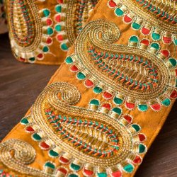 金糸ペイズリー柄チロリアンテープ（メーター売り・幅約10cm） - ブラウンの商品写真