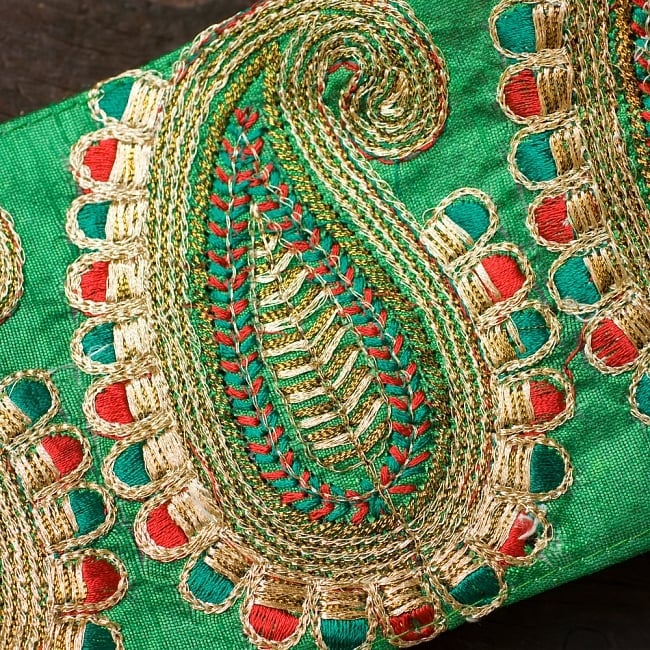 金糸ペイズリー柄チロリアンテープ(メーター売り・幅約10cm) - グリーンの商品写真 2枚目 アップにしてみました!しっかりした刺繍がとても可愛く、上品です^^