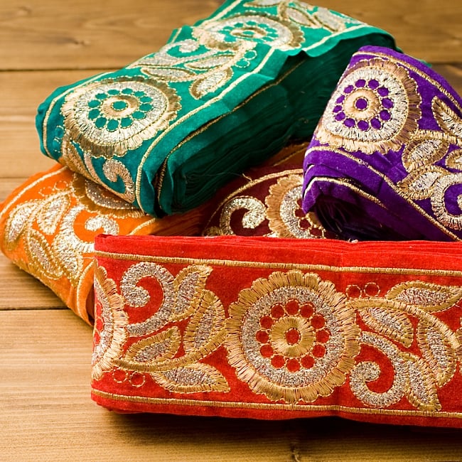 金糸花草柄チロリアンテープ (メーター売り・幅 約9cm) - ベルベット・レッド 6 - 色々なカラーバリエーションを揃えてみるのも楽しいですね！