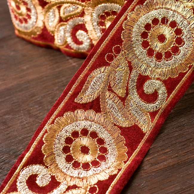 金糸花草柄チロリアンテープ (メーター売り・幅 約9cm) - ベルベット・レッドの写真