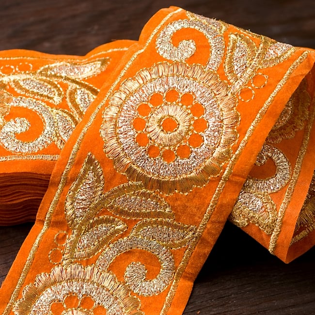 金糸花草柄チロリアンテープ (メーター売り・幅 約9cm) - ベルベット・オレンジ 3 - ベルベット生地に金糸が美しく映えます！