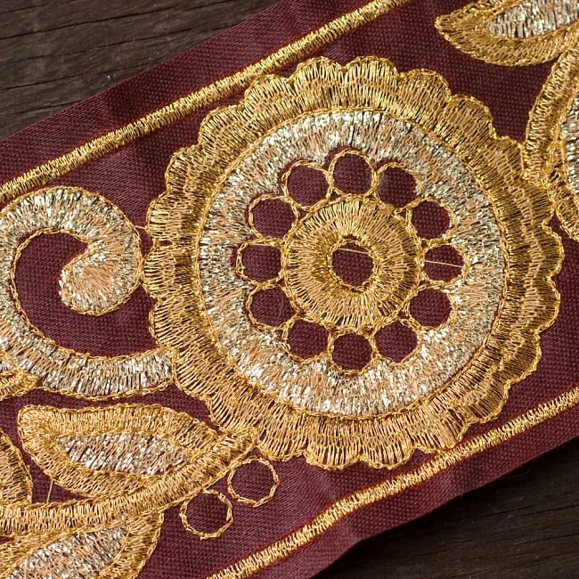 金糸花草柄チロリアンテープ (メーター売り・幅 約9cm) - ベルベット・グリーン 5 - 裏面はこの様になっています。リバーシブルではありません。※こちらは色違い商品です