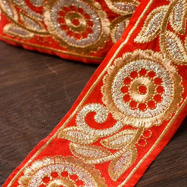 金糸花草柄チロリアンテープ (メーター売り・幅 約9cm) - ベルベット・レッドの写真