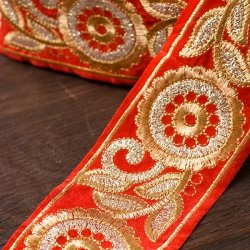 金糸花草柄チロリアンテープ (メーター売り・幅 約9cm) - ベルベット・レッドの商品写真