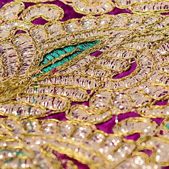 金糸刺繍リーフ模様チロリアンテープ (メーター売り・幅 約8cm) - パープル 3 - 光沢感のある布に金糸が美しく映えます！