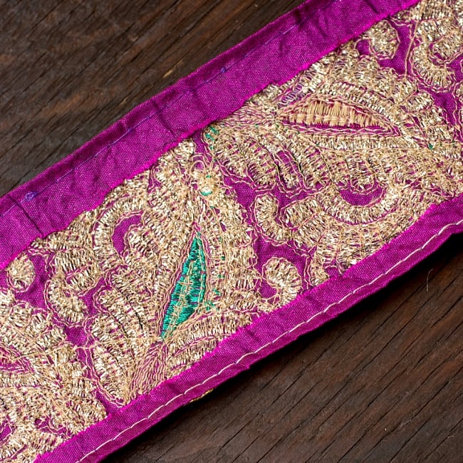 金糸刺繍リーフ模様チロリアンテープ (メーター売り・幅 約8cm) - パープル 5 - 裏面はこの様になっています。リバーシブルではありません。