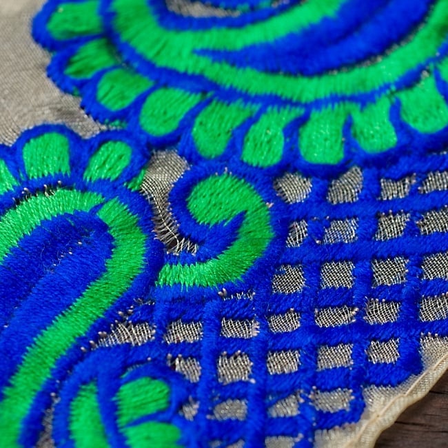 透け素材ペイズリー柄チロリアンテープ(メーター売り・幅約8cm) - ブルー の商品写真 2枚目 アップにしてみました!カラフルなペイズリー刺繍がとても素敵です^^