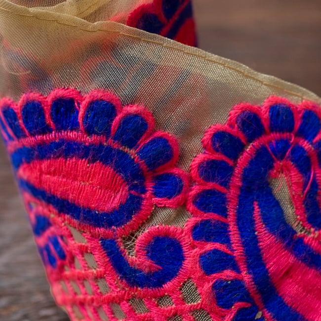 透け素材ペイズリー柄チロリアンテープ(メーター売り・幅約8cm) - ピンク 3 - 土台の生地は透けているタイプで、角度によって少しキラキラします^^