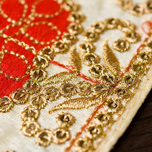 ハートツリーチロリアンテープ (メーター売り・幅 約9cm) - 赤 3 - 光沢感のある布に金糸が美しく映えます！