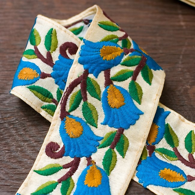 カラフル刺繍フラワーチロリアンテープ (メーター売り・幅 約6cm) - ブルー 3 - とても温かみのある上品な刺繍です＾＾