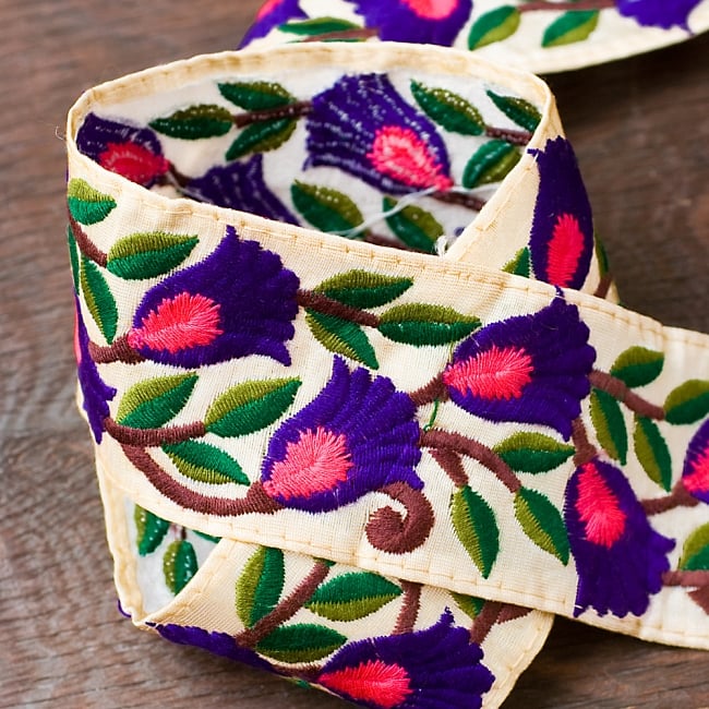 カラフル刺繍フラワーチロリアンテープ (メーター売り・幅 約6cm) - パープル 3 - とても温かみのある上品な刺繍です＾＾