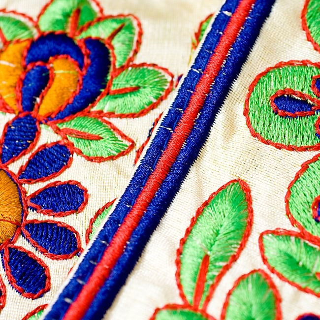 カラフル刺繍ピーコックチロリアンテープ (メーター売り・幅 約10cm) -  3 - とても温かみのある上品な刺繍です＾＾