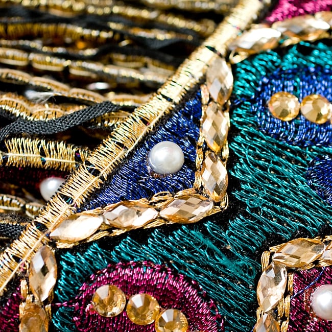 ペイズリービーズチロリアンテープ（メーター売り・幅約5cm） - ゴールド 3 - たくさんのビーズが角度によってキラキラ光り、とても素敵です＾＾