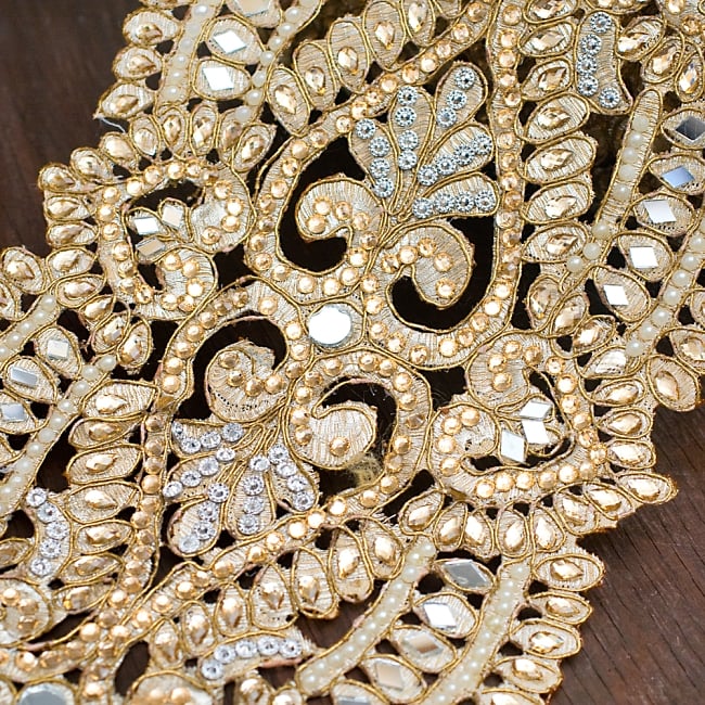 インドの婚礼用チロリアンテープ ゴールド - 50cm切売り【幅 約17cm】 2 - アップにしてみました！