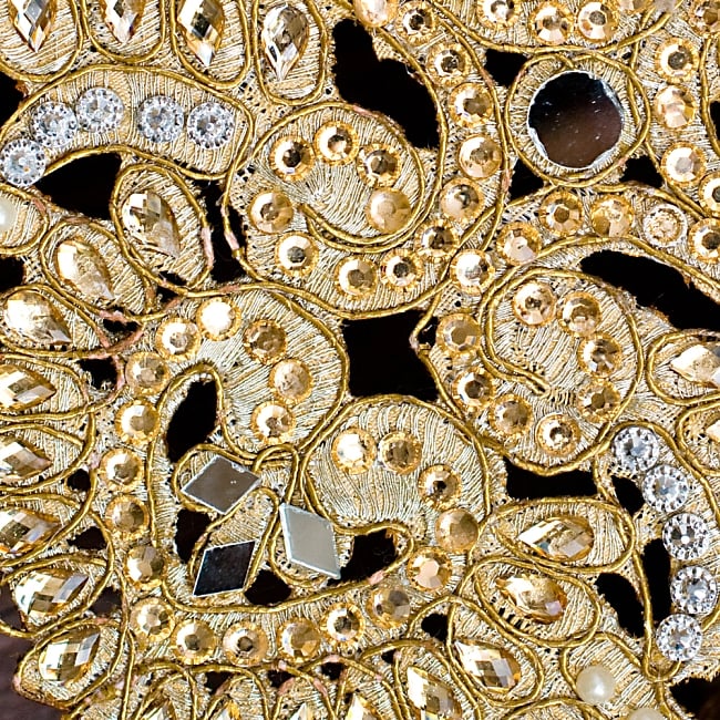インドの婚礼用チロリアンテープ ゴールド - 50cm切売り【幅 約17cm】 3 - しっかりした刺繍がとても美しいです！