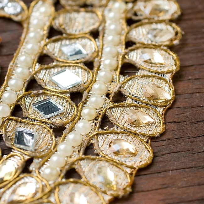 インドの婚礼用チロリアンテープ ゴールド - 50cm切売り【幅 約17cm】 4 - パールが上品さを増しています！