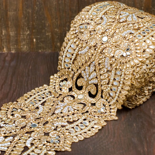 インドの婚礼用チロリアンテープ ゴールド - 50cm切売り【幅 約17cm】の写真チロリアンテープ、手芸、ボーダー、メーター売,チロルテープ