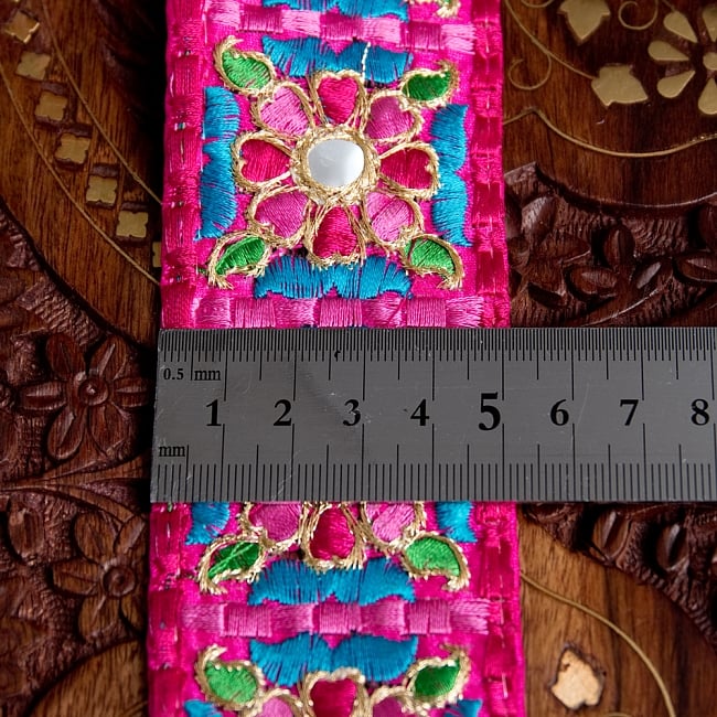 〔各色あり〕チロリアンテープ　メーター売 - 色鮮やか　花柄カッチ刺繍〔幅:約5cm〕 6 - 横幅はこのようになります。長さは、メートル単位の切り売りとなります。