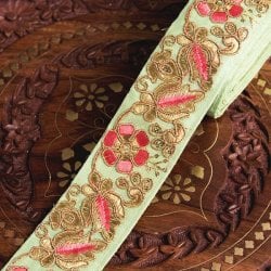 〔各色あり〕〔メーター売り〕チロリアンテープ　メーター売 - 金糸が美しい　更紗模様のゴータ刺繍〔幅:約4.2cm〕